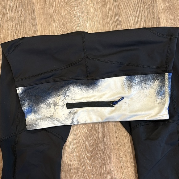 Lululemon capri leggings. Size 6. - Picture 3 of 9